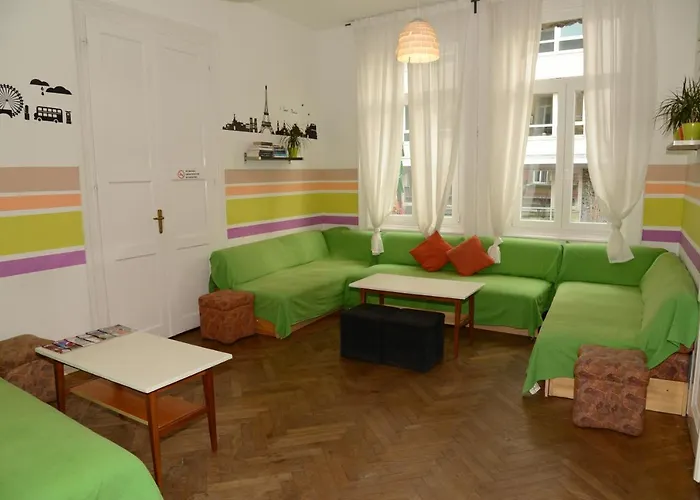 Party At Udvarom Хостел Будапешт