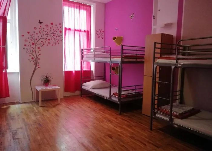 Party At Udvarom Хостел *