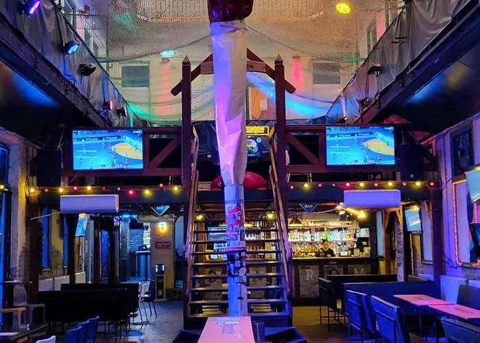 Vandrarhem Party At Udvarom Budapest